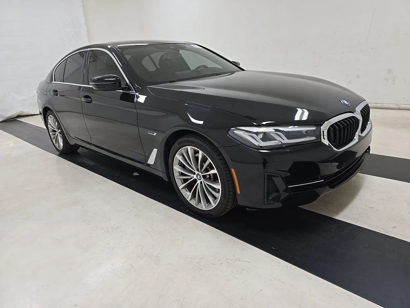 BMW 5 Series 530e — фото 2